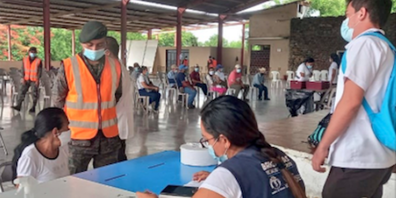 Ejército de Guatemala apoya jornadas de vacunación en el oriente de la República