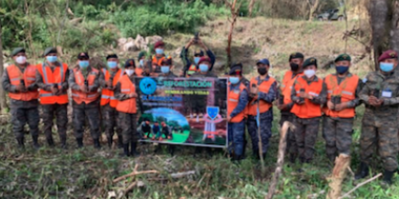 Ejército de Guatemala apoya reforestación en la cabecera de Alta Verapaz