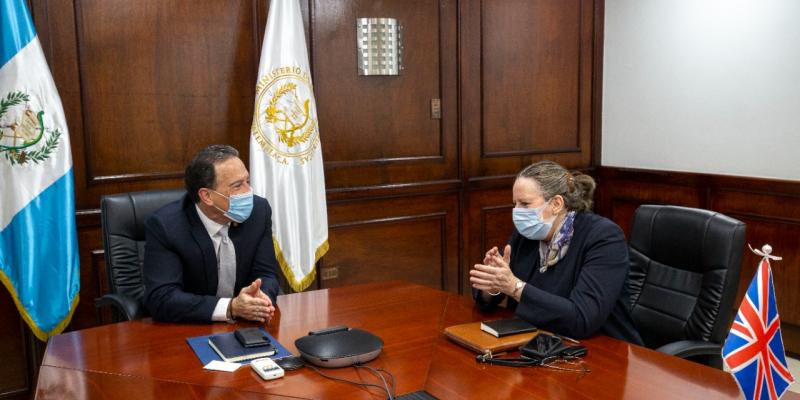El Ministro de Finanzas Públicas, Alvaro González Ricci sostuvo una reunión con Fiona Clouder, Embajadora de la Región de América Latina y el Caribe, para la Conferencia de las Naciones Unidas sobre el Cambio Climático (COP26)