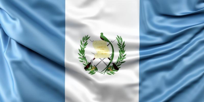 Bandera Nacional, símbolo patrio que representa pureza, integridad, fe, obediencia, firmeza, paz, justicia, lealtad, dulzura y fortaleza.