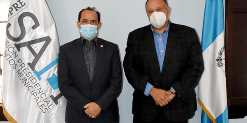 Ing. Luis Ruano y viceministro del agua