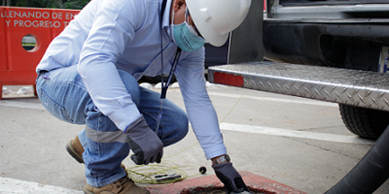Personal del MEM durante una de las inspecciones