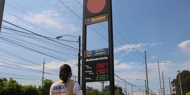 Personal de DIACO supervisa estaciones de servicio