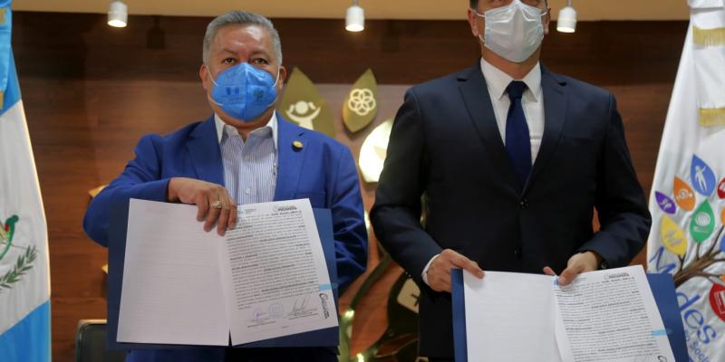 Ministro Romero y Presidente de Guatemala Próspera firman convenio