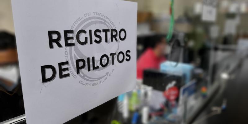 DGT tiene tres mil registros de pilotos listos para entregar. 