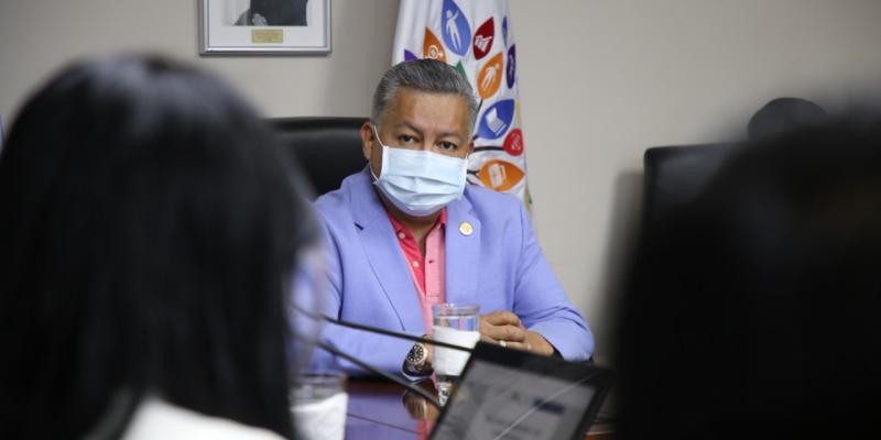 Ministro Raul Romero escucha a la comisión de la CGC