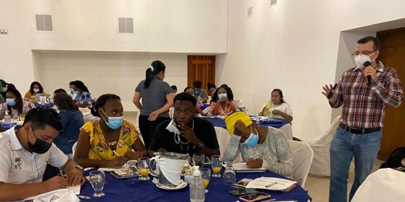 Empresarios garífunas, durante una de las sesiones de la capacitación.