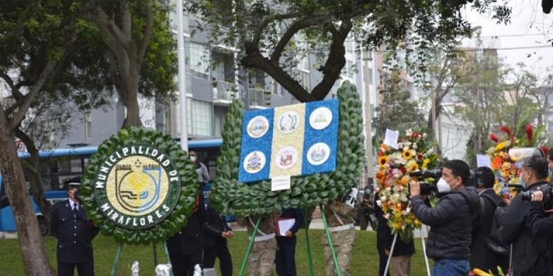 ofrenda floral en Perú