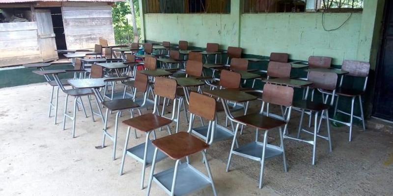 Reparación del mobiliario en beneficio la población estudiantil