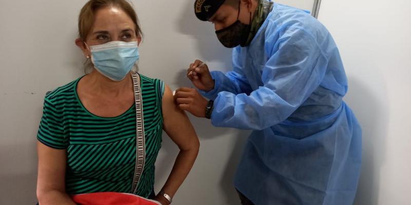 El personal militar colabora en la organización de los diferentes puestos de vacunación EN Alta Verapaz y Quiché