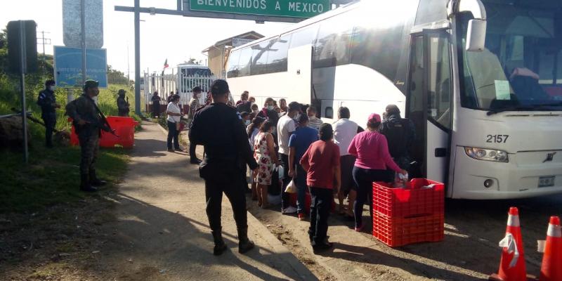 Ejército de Guatemala brinda seguridad a instituciones del Estado que se encuentran trasladando migrantes