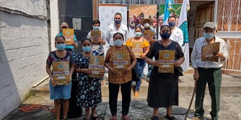 Beneficiarios del FONTIERRAS reciben Títulos de Propiedad