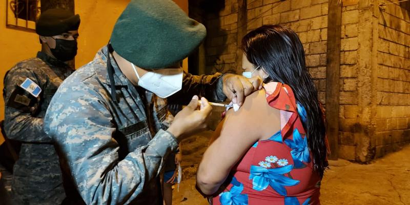 Brigadas Móviles de Vacunación visitaron el asentamiento La Limonada en la zona 5 