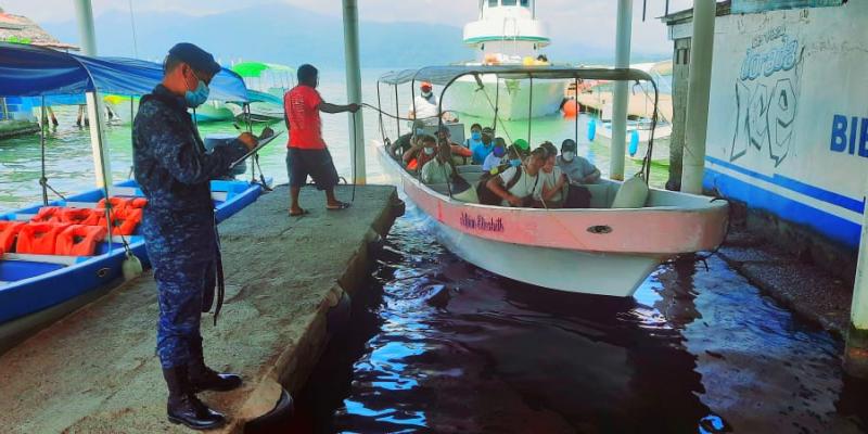 Apoyo al  puesto de control epidemiológico ubicado en el muelle municipal de Puerto Barrios, Izabal