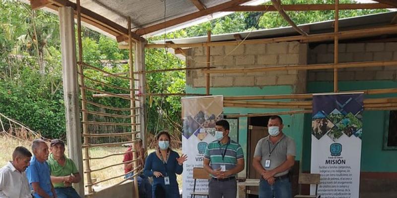 Reunión con líderes comunitarios de Guitarras