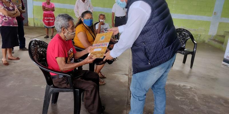 Familias recibieron Escritura Registrada