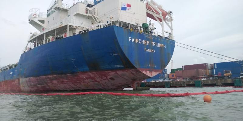 Inspección al buque tanquero con bandera panameña “Fairchem Triumph”