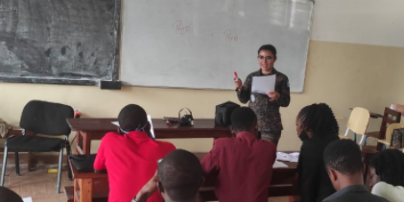 XXI Contingente de Fuerzas Especiales desplegado en El Congo imparte curso de idioma español a universitarios congoleses
