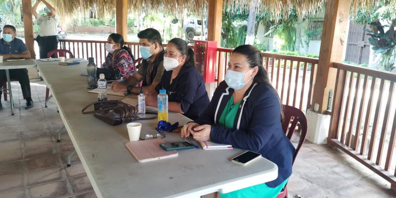 Personal de Mides en reunión del COE