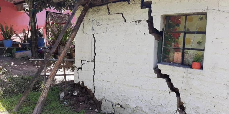 Fuertes lluvias dañaron de manera severa la estructura de 1 vivienda en El Naranjo, Huehuetenango, Huehuetenango.