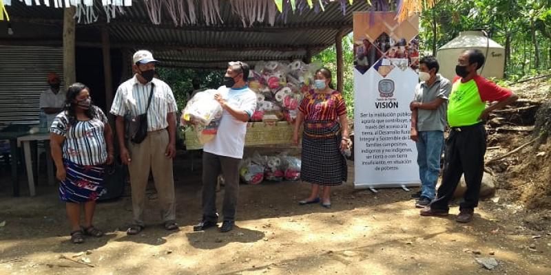 Campesinos fueron beneficiados con víveres