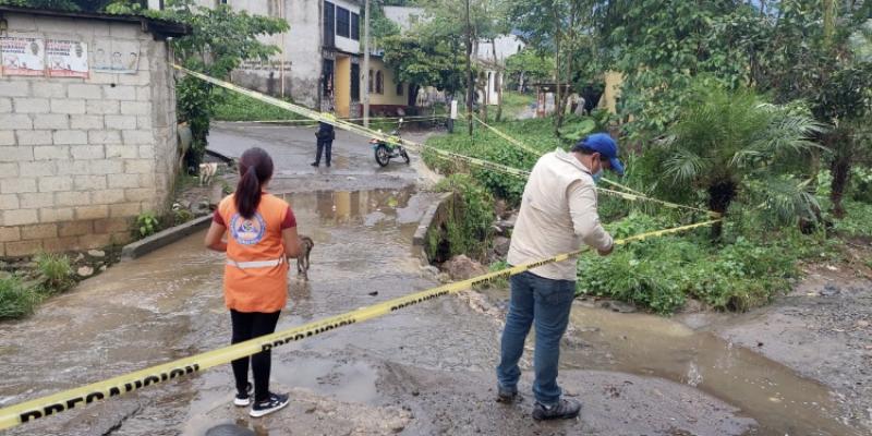Socavamiento en bases de un puente en Chicacao, Suchitepéquez.