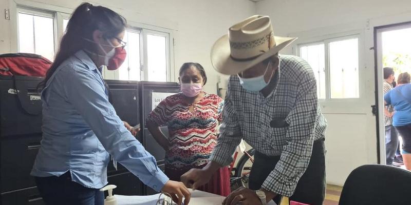 43 Familias firman Escrituras de Adjudicación