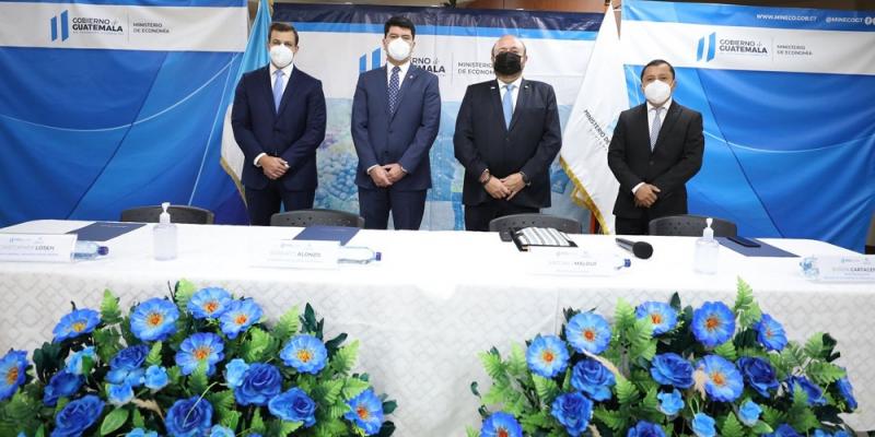 Los integrantes de la mesa directiva, durante la conferencia de prensa virtual ofrecida para dar a conocer la nueva herramienta digital.