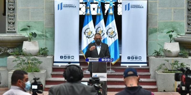 Viceministro Angel Lavarreda en conferencia de prensa. 