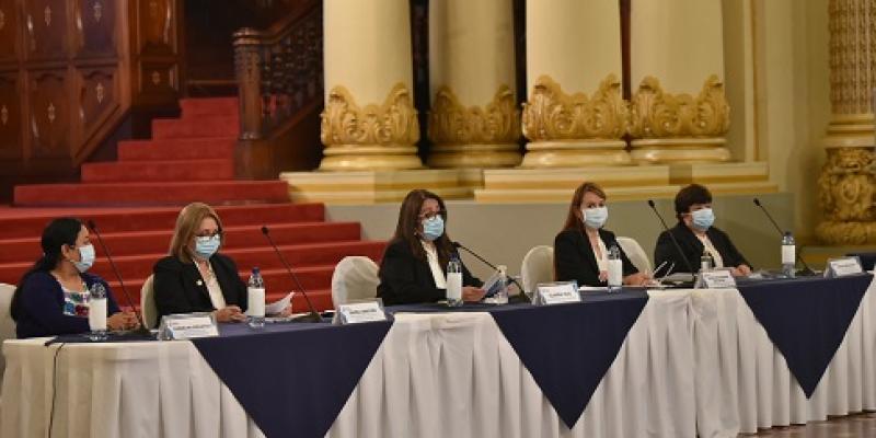 conferencia de prensa Mineduc