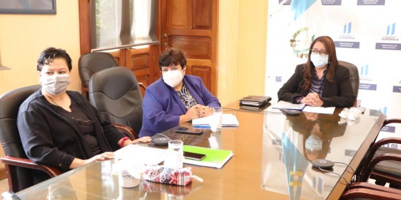 Ministra de Educación sostiene reunión con representantes de Unesco en seguimiento a proyectos que se realizan en conjunto