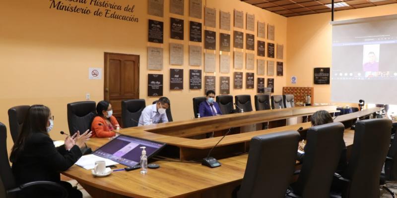 Ministra Claudia Ruíz inaugura Programa de Becas para beneficio de estudiantes graduandos de Antigua Guatemala