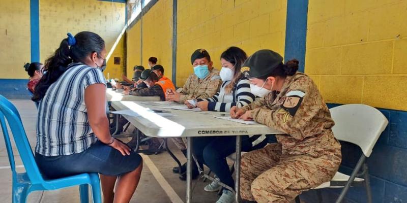 Reservistas del Ejército de Guatemala apoyan vacunación en Quetzaltenango, Santa Rosa y Jutiapa