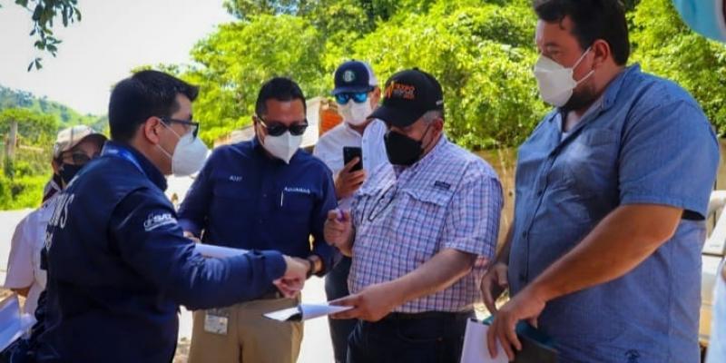 Autoridades visitan área donde se construirán corrales cuarentenarios en Petén