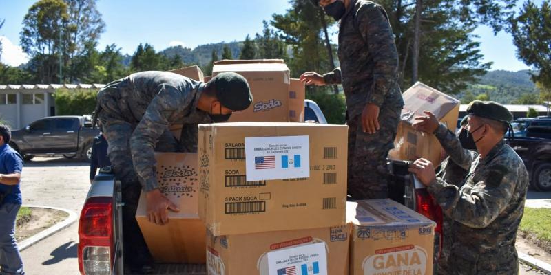 Distribuyen kits de higiene que beneficiarán a pobladores