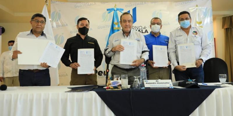 SCEP firma primer histórico convenio de descentralización entre el Ejecutivo y las municipalidades