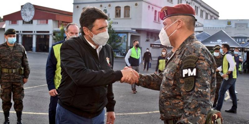 Alcalde Metropolitano visita puesto de vacunación masivo