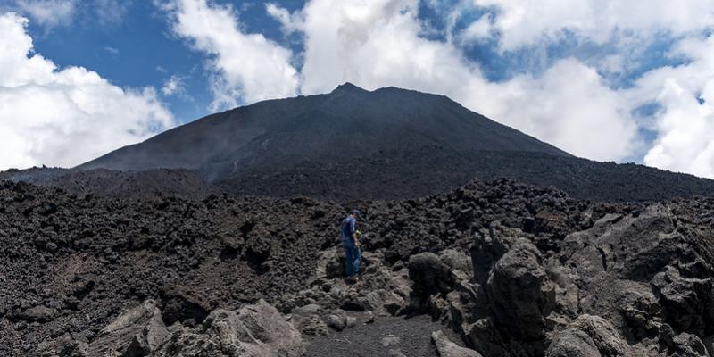 Vista al volcán de Pacaya. Foto de archivo.
