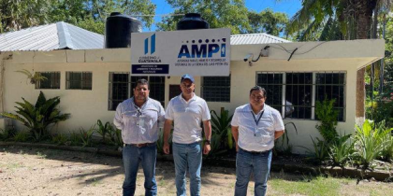Ministro Mario Rojas Espino visita la sede de AMPI en Petén.