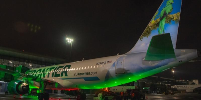 Foto avión verde El Quetzal Frontier