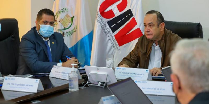 Presidente Alejandro Giammattei visita el CIV