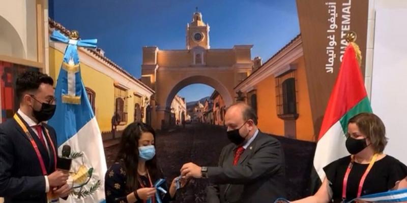 El Ministro de Economía, Antonio Malouf, inauguró el pabellón de Guatemala junto con la Viceministra de Relaciones Exteriores, Shirley Aguilar.