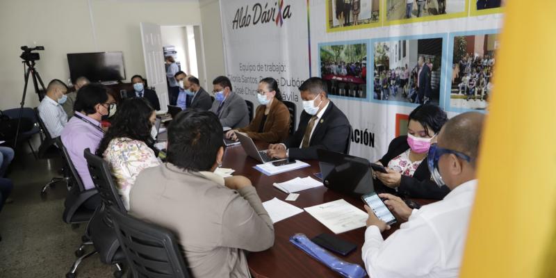 Reunión en el Congreso de la República con la mesa de trabajo.