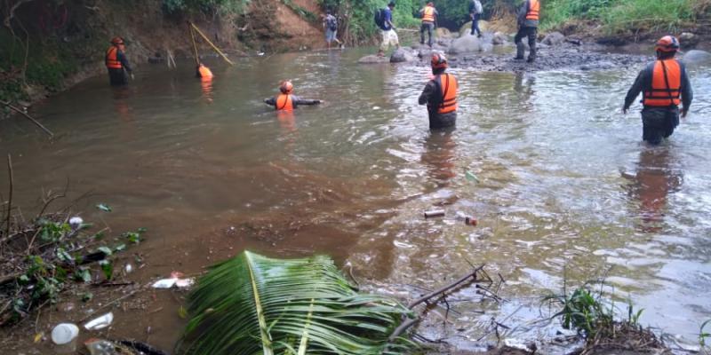 Ejército de Guatemala apoya en búsqueda de guatemaltecas  que sufrieron percance en el río Camella, Suchitepéquez