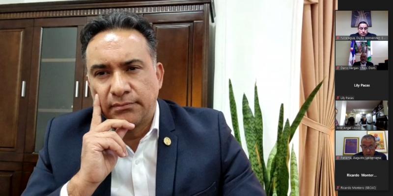Ministro de Ambiente y Recursos Naturales, Mario Rojas Espino