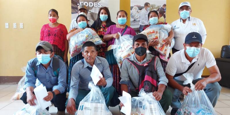 Usuarios de programa de alimentos del Fodes en Alta Verapaz