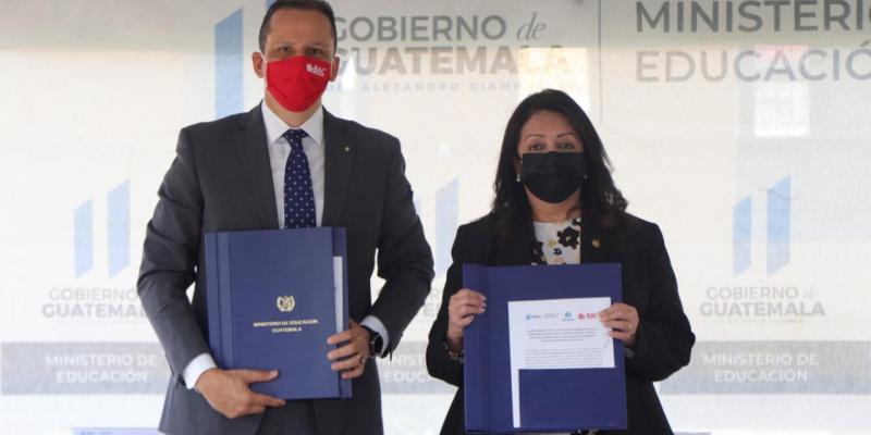 Mineduc y BAC firma Adenda para beneficiar  a personal docente y administrativo  de la cartera