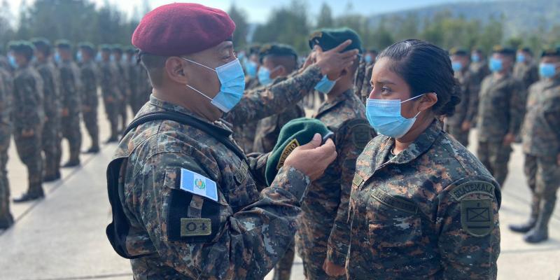Ciudadanos guatemaltecos culminaron el Curso Básico del Soldado para servir a la nación en la Fuerza Permanente del Ejército de Guatemala