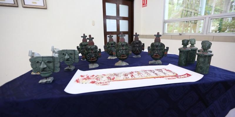 Réplicas de piezas mayas