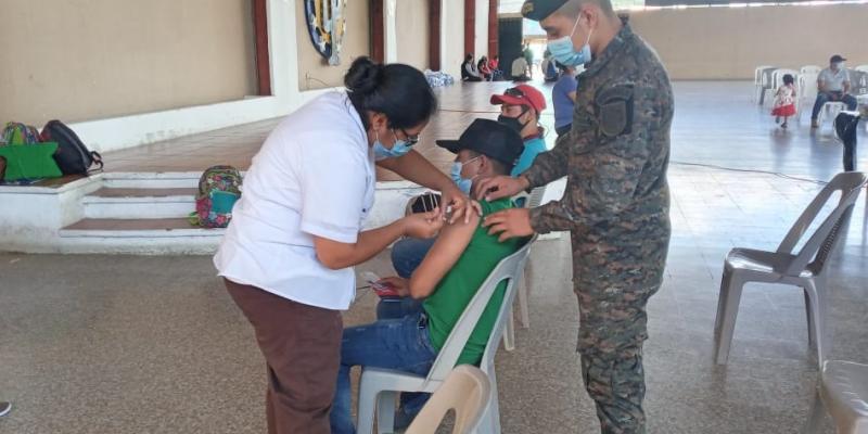 Segunda Brigada de Infantería “Capitán General Rafael Carrera”, desarrolló jornadas de vacunación contra el Coronavirus, Covid-19